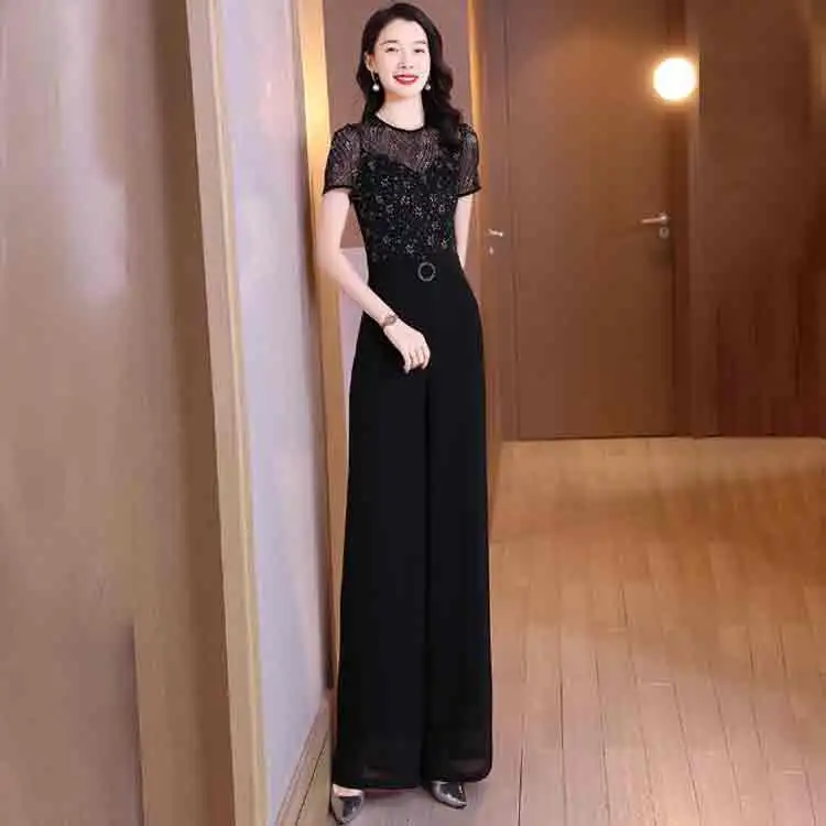 메쉬 패치워크 점프수트가 최신 패션 트렌드인가요?