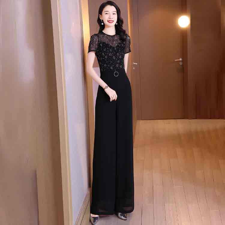 메쉬 패치 워크 점프 수트 트렌드가 새로운 패션 벤치 마크를 설정합니까?